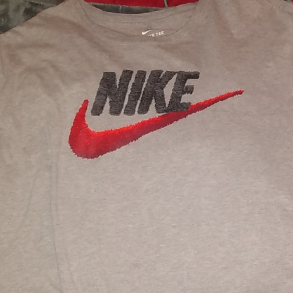 Nike t shirt - Picture 1 of 3
